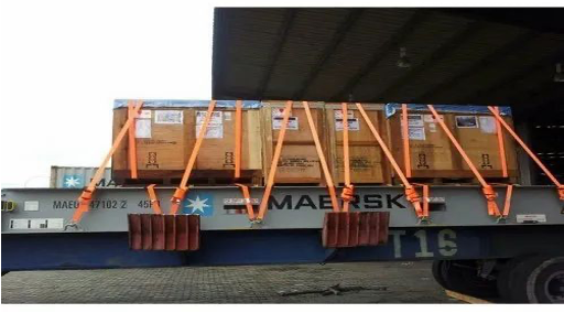 Trade Mar lashing team, securing heavy cargo on Maersk flatbed